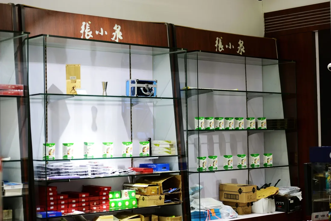 Zhang Xiaoquan Scissors Store entrance on Jiefang Road, Hangzhou